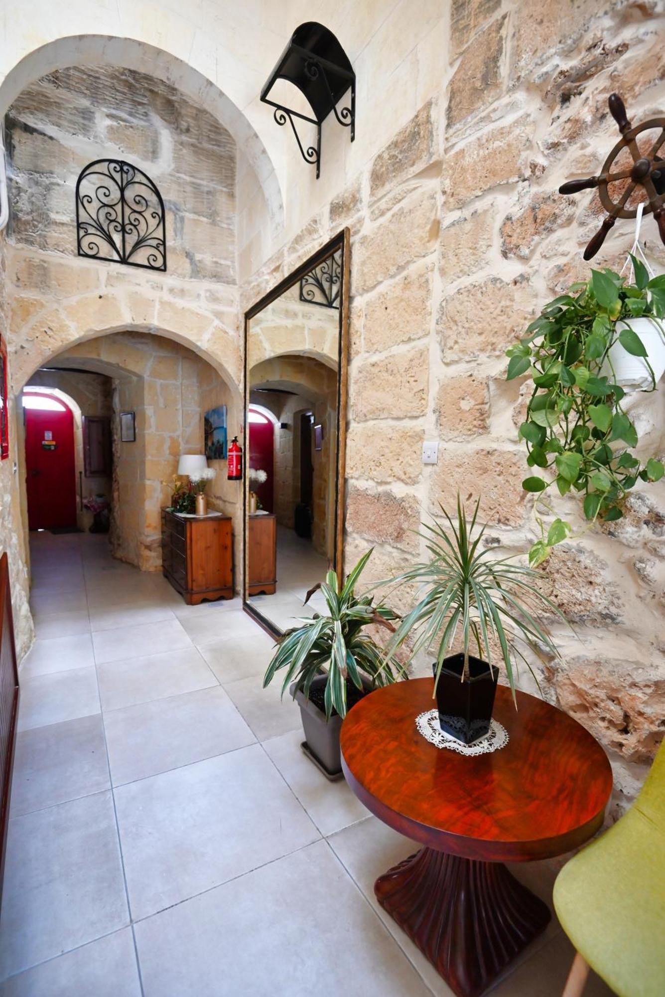 The Cloisters Bed And Breakfast Xaghra Exterior photo