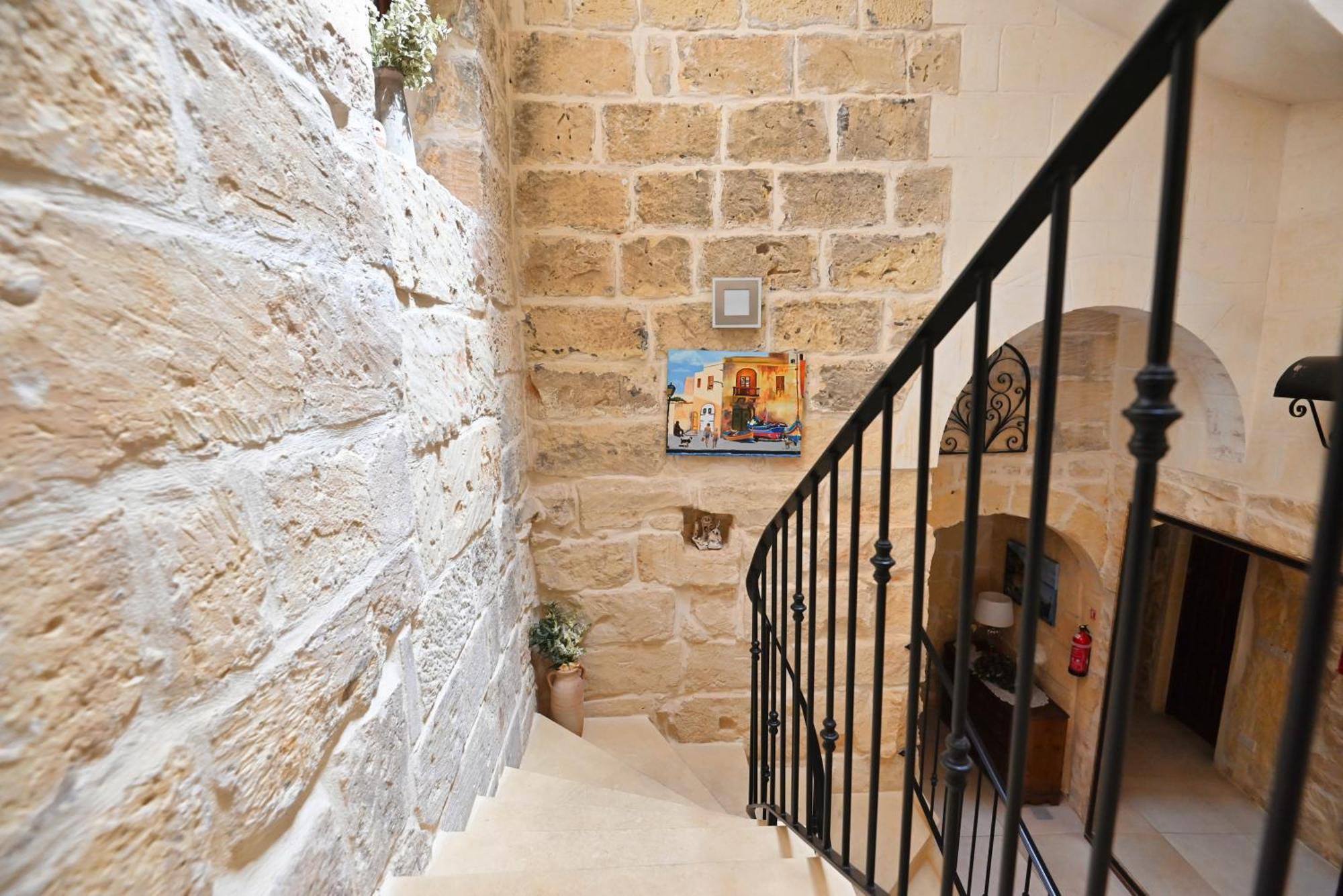 The Cloisters Bed And Breakfast Xaghra Exterior photo