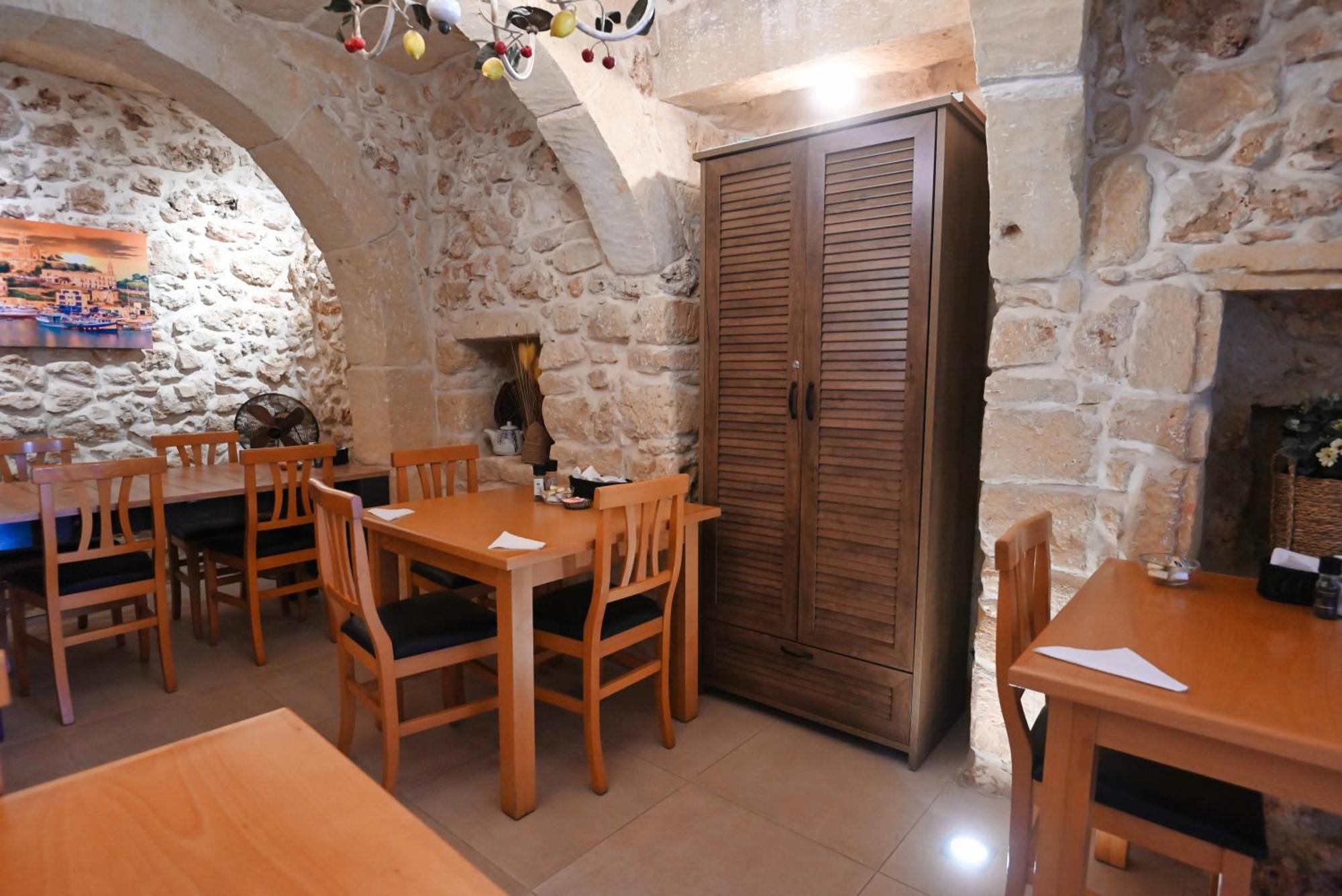 The Cloisters Bed And Breakfast Xaghra Exterior photo